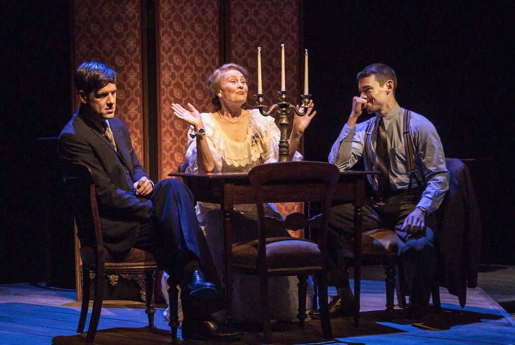 The Glass Menagerie Duke Of York S Review Cherry Jones Brings